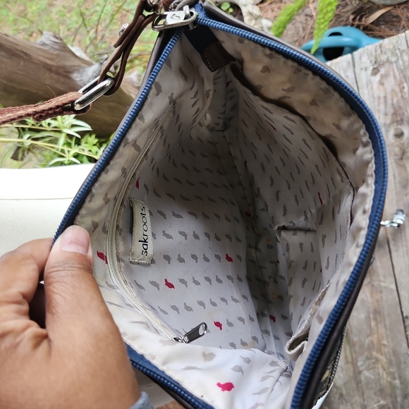 Sakroots Artists Circle blue and white coated canvas crossbody handbag - Picture 10 of 16